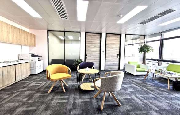 甄选办公空间 海格通信精装带家具，首月免租，随时看房